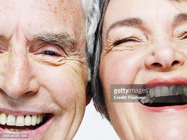 senior couple laughing, close-up - couple sourire studio photos et images de collection