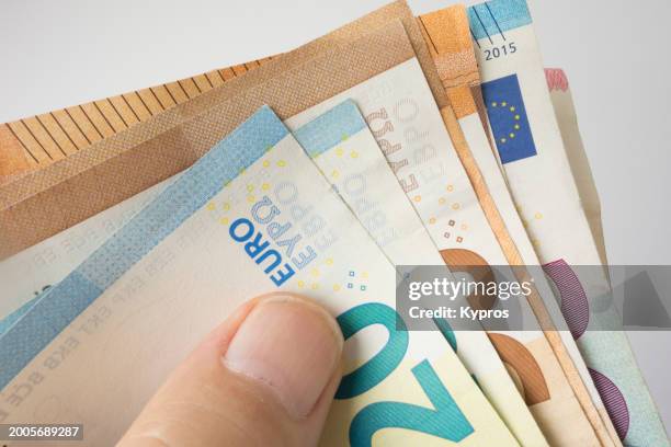 euro cash money banknotes - geldschein stock-fotos und bilder