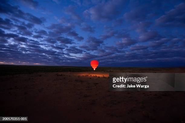 hot air balloon, dawn, alice springs, australia - air balloon stock pictures, royalty-free photos & images