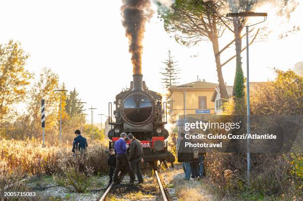 tuscany, old steam train - history and progress of the steam engine stock pictures, royalty-free photos & images