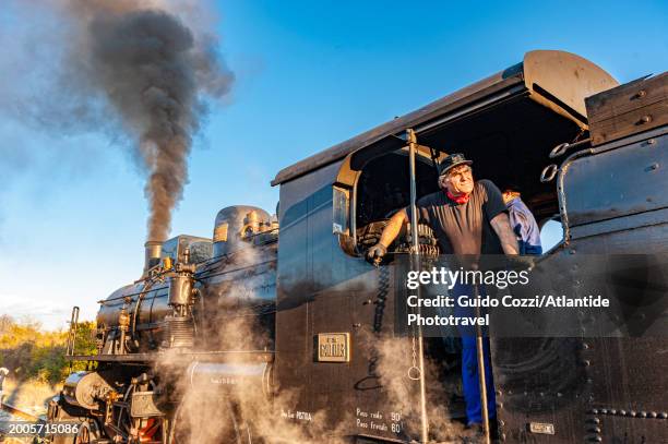 tuscany, old steam train - history and progress of the steam engine stock pictures, royalty-free photos & images