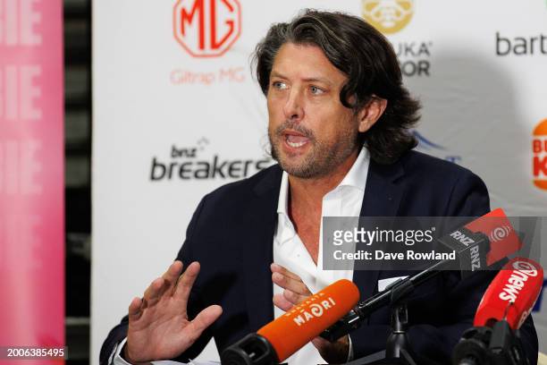Media manager Craig Stanaway introduces Tom Abercrombie to the media for his retirement announcement at Breakers HQ on February 13, 2024 in Auckland,...