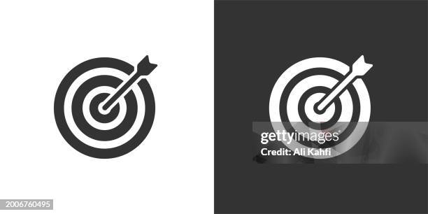 ilustrações de stock, clip art, desenhos animados e ícones de target icon. solid icon that can be applied anywhere, simple, pixel perfect and modern style - alvo militar