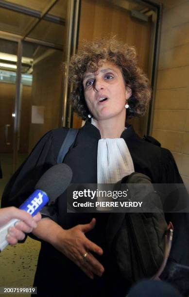 Me Rachel Saada, l'avocate de la famille d'Antonio B, s'adresse à la presse, le 17 décembre 2009 au tribunal des affaires de Sécurité sociale à...