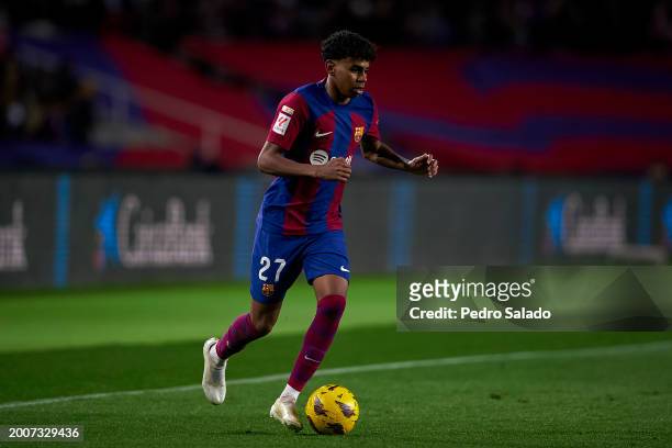 Lamine Yamal of FC Barcelona with the ball during the LaLiga EA Sports match between FC Barcelona and Granada CF at Estadi Olimpic Lluis Companys on...