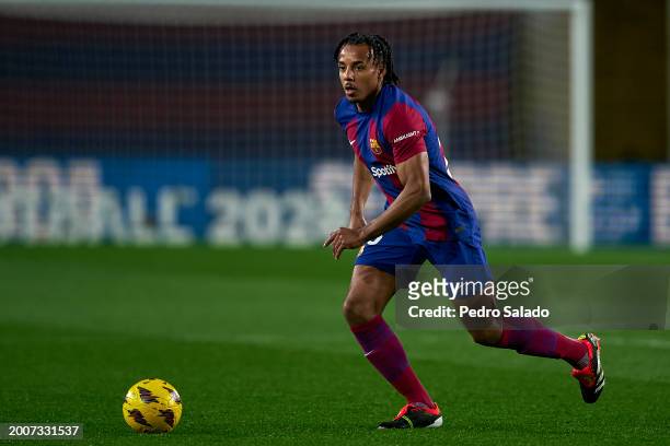 Frenkie De Jong of FC Barcelona with the ball during the LaLiga EA Sports match between FC Barcelona and Granada CF at Estadi Olimpic Lluis Companys...