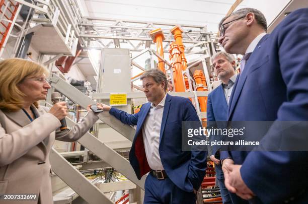 February 2024, Bavaria, Garching: Robert Habeck , Federal Minister of Economics, visits the Garching nuclear fusion reactor at the end of his tour of...