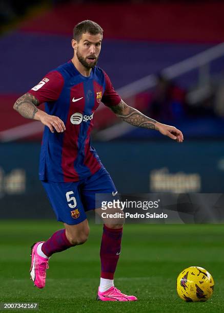 Inigo Martinez of FC Barcelona with the ball during the LaLiga EA Sports match between FC Barcelona and Granada CF at Estadi Olimpic Lluis Companys...