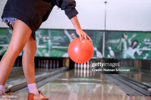 Pin Throw 10,918 10 Pin Bowling Stock Photos, High-Res Pictures, and Images ...