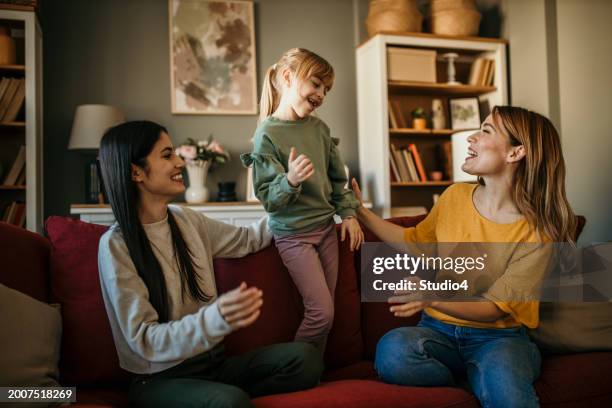 ambiente familiar acolhedor - igualdade no casamento - fotografias e filmes do acervo