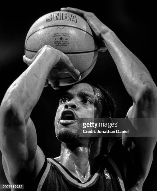 , Latrell Sprewell, Small Forward and Shooting Guard for the New York Knicks prepares to make a free throw shot during the NBA Midwest Division...