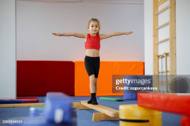 happy girl during corrective gymnastics - school gymnastics 個照片及圖片檔