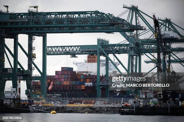Chicago Container Terminals 1,713 Pharmaceutical Exports Stock Photos, High-Res Pictures, and ...