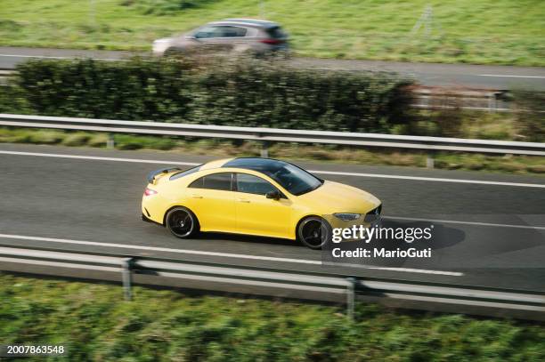 mercedes-benz cla - mercedes benz marca comercial fotografías e imágenes de stock