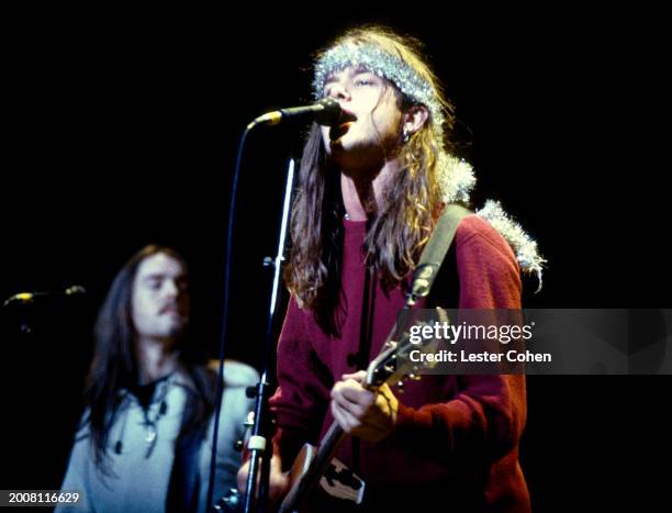 American musician Shannon Hoon , of the American rock band Blind Melon, sings on stage during a concert in Los Angeles, California, circa 1993.