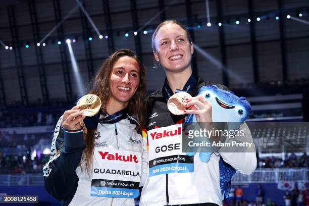 Gold Medalist, Simona Quadarella of Team Italy and Bronze Medalist, Isabel Gose of Team Germany pose with their medals after the Medal Ceremony for...