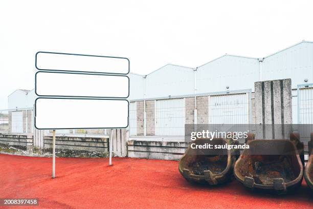 blank signs in industrial area - herramientas profesionales stockfoto's en -beelden