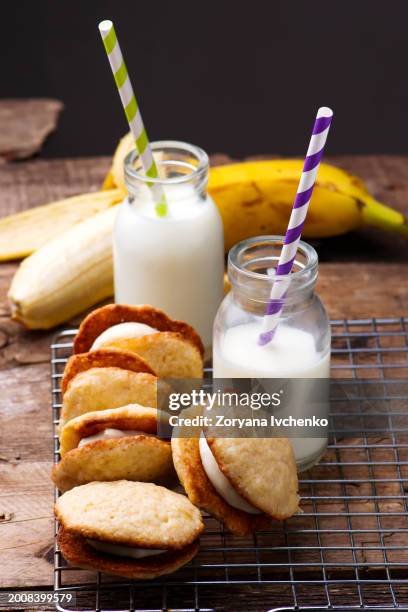 banana whoopie pies - banana cream cake stock pictures, royalty-free photos & images