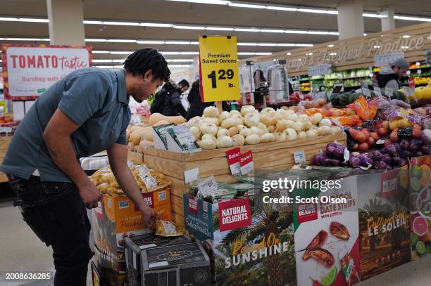 Vegetables are offered for sale at a grocery store on February 13, 2024 in Chicago, Illinois. Grocery prices are up 0.4% from December and 1.2% over...