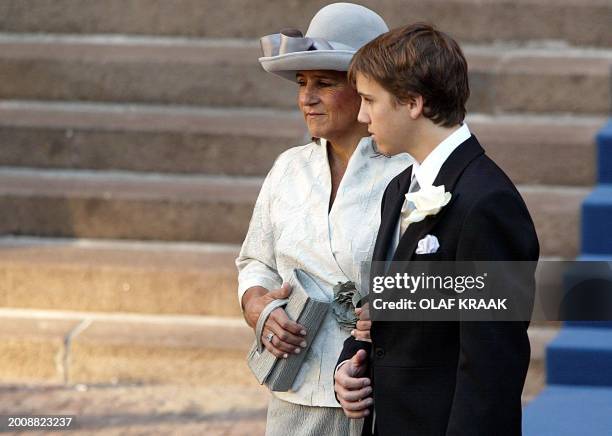 Argentine Juan Zorreguieta , brother of Maxima, and Senorita Marcela Cerruti , godmother of Maxima and sister of her mother, leave the Beurs van...