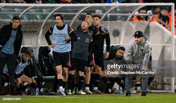 Dublin , Ireland - 16 February 2024; Dundalk head coach Stephen O'Donnell and his bench watch the closing stages of the SSE Airtricity Men's Premier...