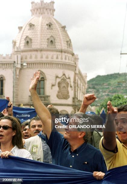 Honduran presidential hopeful of National Party Ricardo Maduro heads a protesting march with his supporters 13 October 2000 in the streets of...