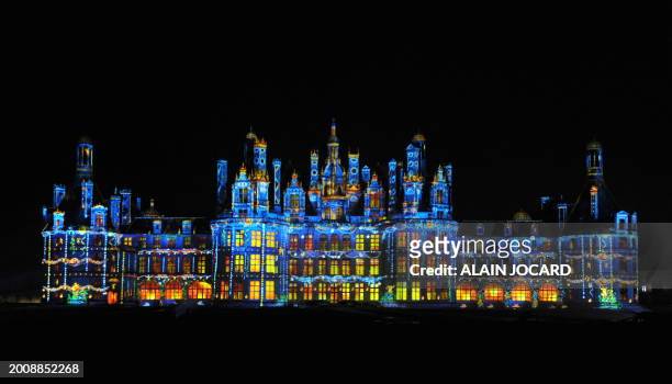 Picture taken on December 21, 2009 shows the chateau of Chambord on the Loire Valley decked in Christmas lights. AFP PHOTO/ALAIN JOCARD