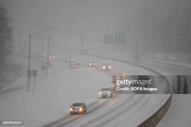 Traffic along the snow-covered I-69 during the snowfall in Bloomington.