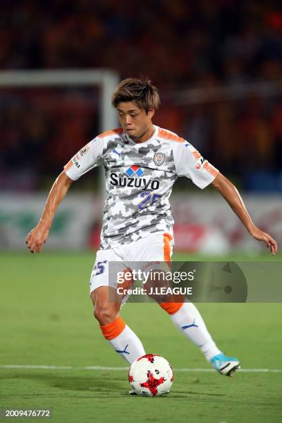 Ko Matsubara of Shimizu S-Pulse in action during the J.League J1 match between Ventforet Kofu and Shimizu S-Pulse at Yamanashi Chuo Bank Stadium on...