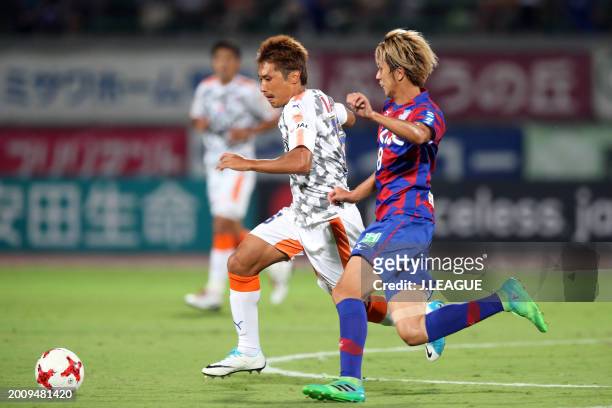 Taisuke Muramatsu of Shimizu S-Pulse controls the ball against Ryohei Arai of Ventforet Kofu during the J.League J1 match between Ventforet Kofu and...