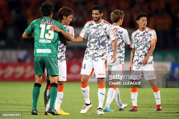 Shimizu S-Pulse players celebrate the team's 1-0 victory in the J.League J1 match between Ventforet Kofu and Shimizu S-Pulse at Yamanashi Chuo Bank...
