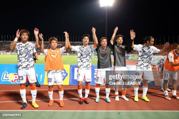 Shimizu S-Pulse players applaud fans after the team's 1-0 victory in the J.League J1 match between Ventforet Kofu and Shimizu S-Pulse at Yamanashi...