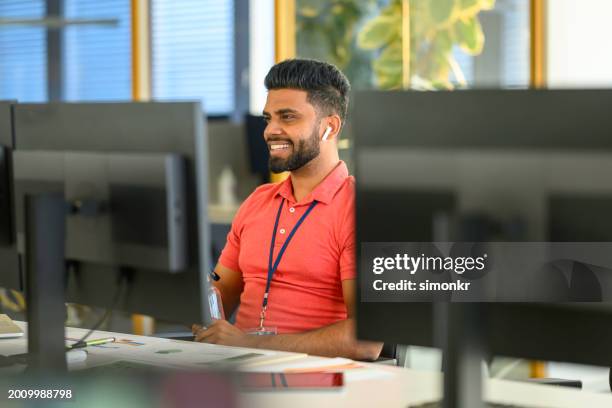 Computer Reed Man Photo 9,995 Computer Red Man Stock Photos, High-Res Pictures, and Images ...