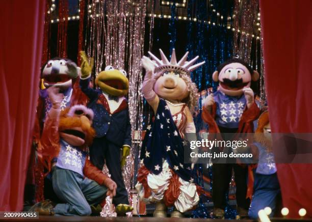 Jim Henson's Muppets visit London during The Muppet Show on Tour in 1987. Kermit the Frog and Miss Piggy on stage.