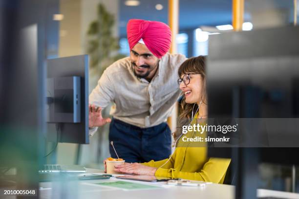 business people on conference call - turbante foto e immagini stock
