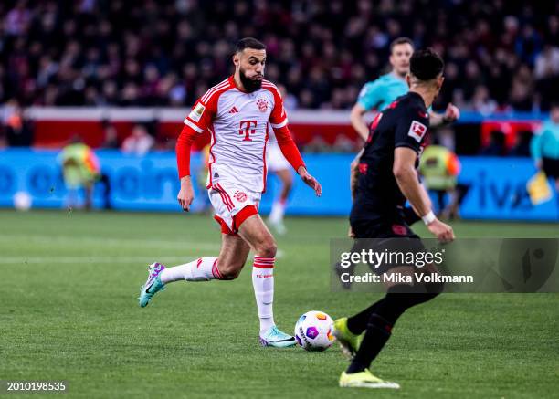 Nouassir Mazraoui of Muenchen runs with the ball during the Bundesliga match between Bayer 04 Leverkusen and FC Bayern Muenchen at BayArena on...