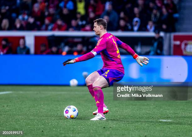 Goalkeeper Manuel Neuer of Muenchen runs with the ball during the Bundesliga match between Bayer 04 Leverkusen and FC Bayern Muenchen at BayArena on...