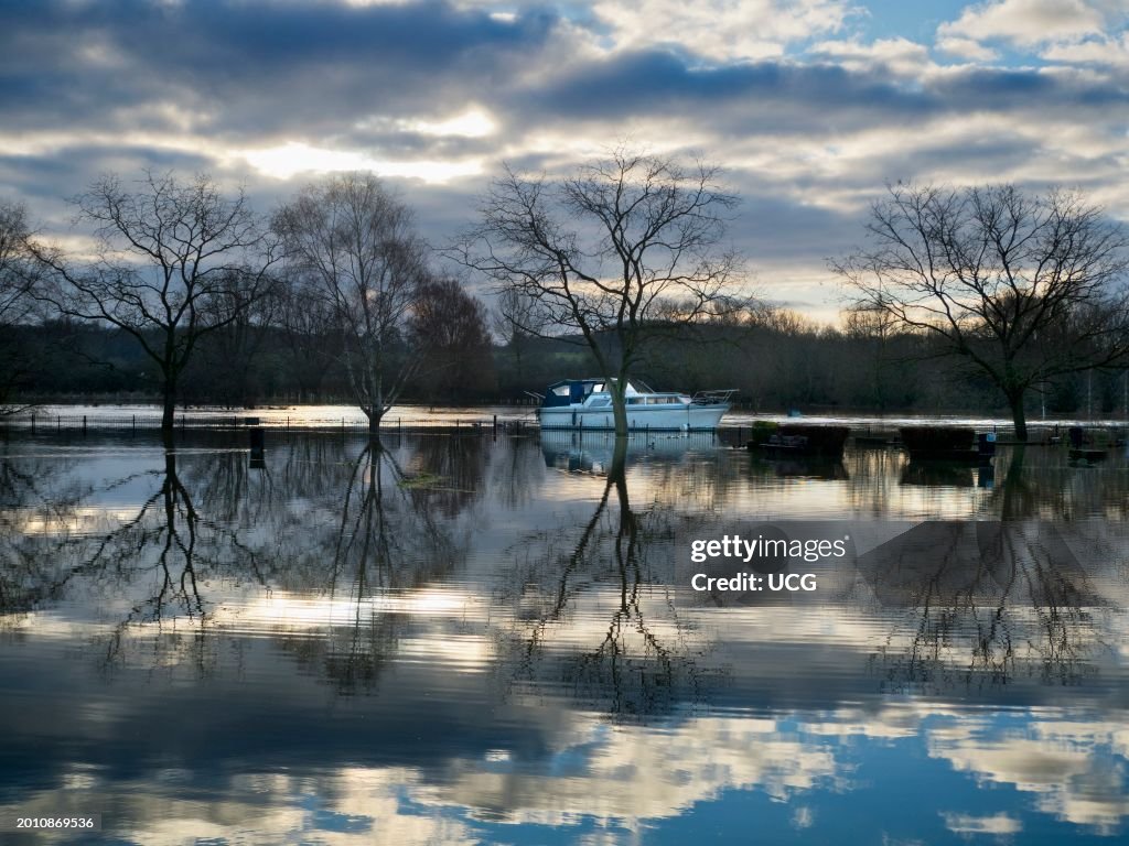 The Thames overflows at Abingdon, flooding Abbey Fields
