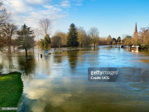 St Helens Wharf and Church by the Thames at Abingdon, flooded after heavy rain. After weeks of incessant rain, the Thames has risen by a meter and...