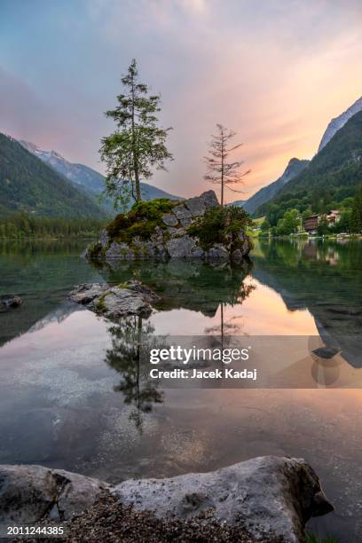 lake hintersee in germany, bavaria - alpes de bavaria fotografías e imágenes de stock