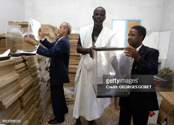 SIdi Yesleur Ould Amar-Chein , director of the political affairs and public liberties in Mauritania, and Sidi Maouloud Ould Brahim , director of the...