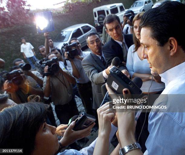 Antony Garotinho speaks to the press outside of his house, in Rio de Janeiro, 07 October 2002. Garotinho, presidential canddiate for Brazil's...