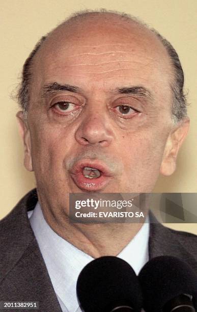 The official candidate the Brazilian Social Democtratic Party for Brazil's presidential elections, Jose Serra, answers questions 19 August 2002,...