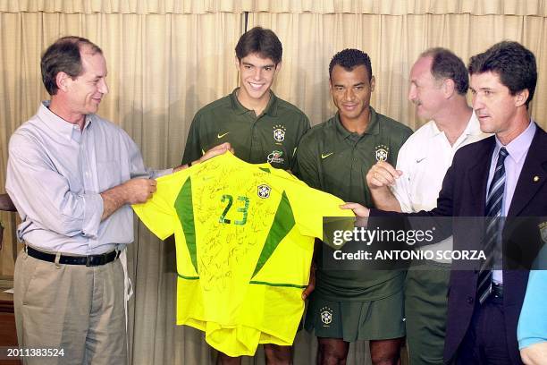 Brazilian presidential candidate for the Social Progressive Party, Ciro Gomes , recieves a signed team jersey of the Brazilian National Soccer League...