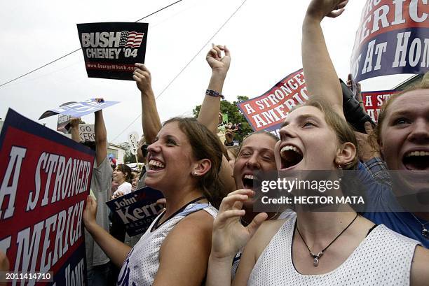 Supporters of Democratic presidential candidate John Kerry cheer at a campaign stop in Mount Vernon, Ohio, 03 September 2004. Kerry's campaign said...