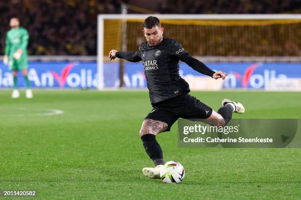 Lucas Hernandez of Paris Saint-Germain shoots the ball and scores during the Ligue 1 Uber Eats match between FC Nantes and Paris Saint-Germain at...