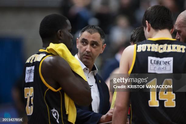 Oostende's head coach Dario Gjergja talks to his players during a basketball match between Limburg United and BC Oostende, Saturday 17 February 2024...