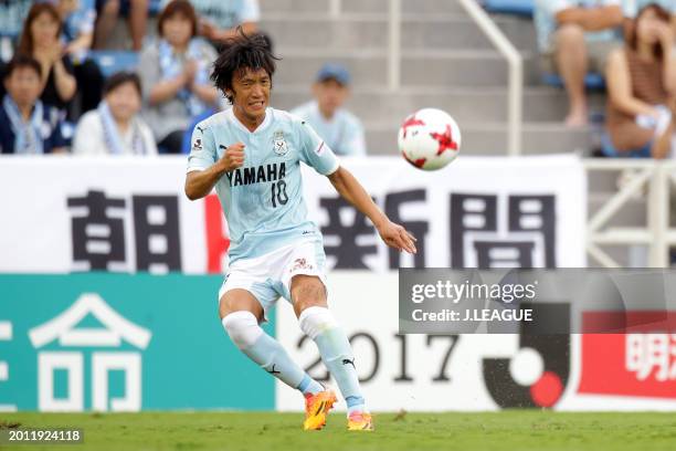 Shunsuke Nakamura of Júbilo Iwata takes a free kick during the J.League J1 match between Júbilo Iwata and Omiya Ardija at Yamaha Stadium on September...