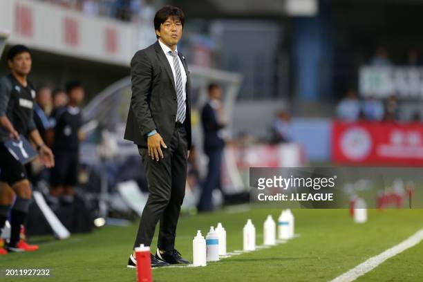 Head coach Hiroshi Nanami of Júbilo Iwata looks on during the J.League J1 match between Júbilo Iwata and Omiya Ardija at Yamaha Stadium on September...