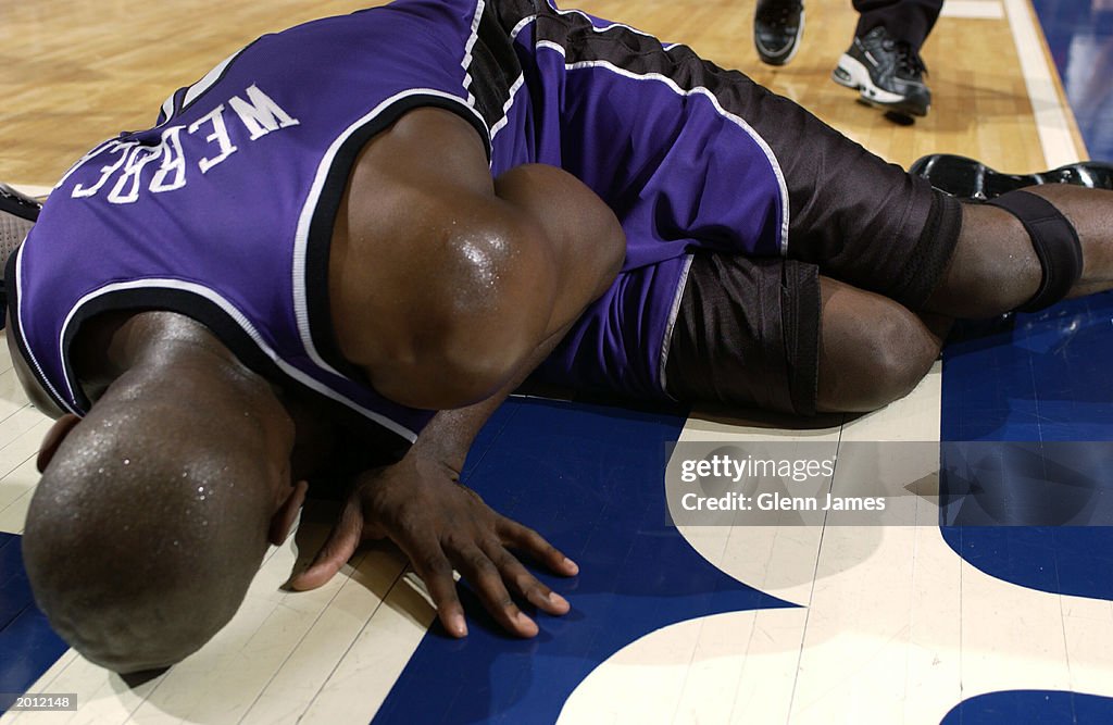 Chris Webber suffers injure to left knee